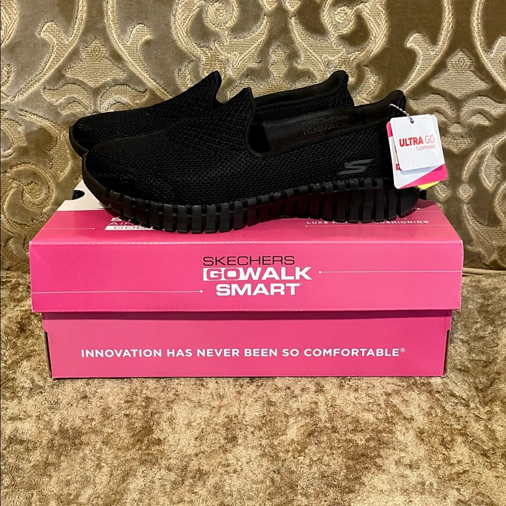 SKECHERS Performance Women’s GOWALK SMART
